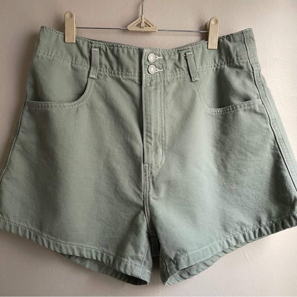 Levi’s High Rise Mom Shorts Lily Pad Green Size 32 Cotton Denim